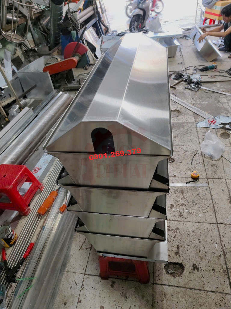 dàn bakki inox 4 tầng có nắp dàn bakki inox 4 tầng có nắp