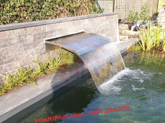 thi công máng tạo thác nước inox