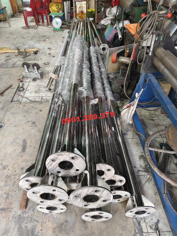 tập kết cột cờ inox tại xưởng