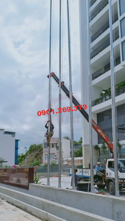 thi công cột cờ inox cao 11m