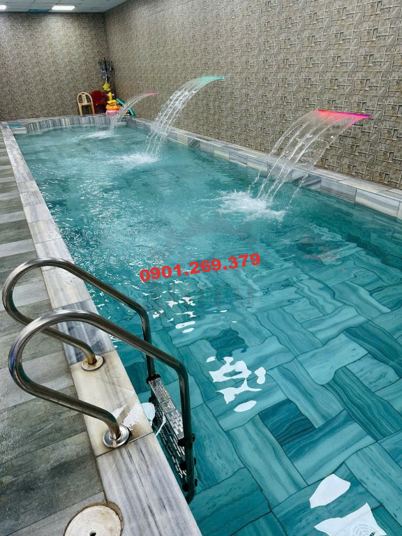 cầu thang inox hồ bơi