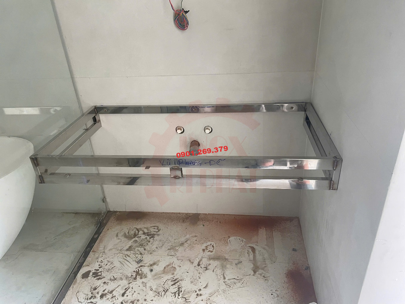khung kệ inox đỡ lavabo bồn rửa mặt