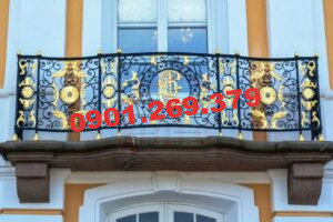 lan can ban công inox hoa văn