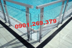 lan can hồ bơi inox và kính cường lực