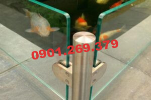 lan can inox hồ cá kết hợp kính cường lực