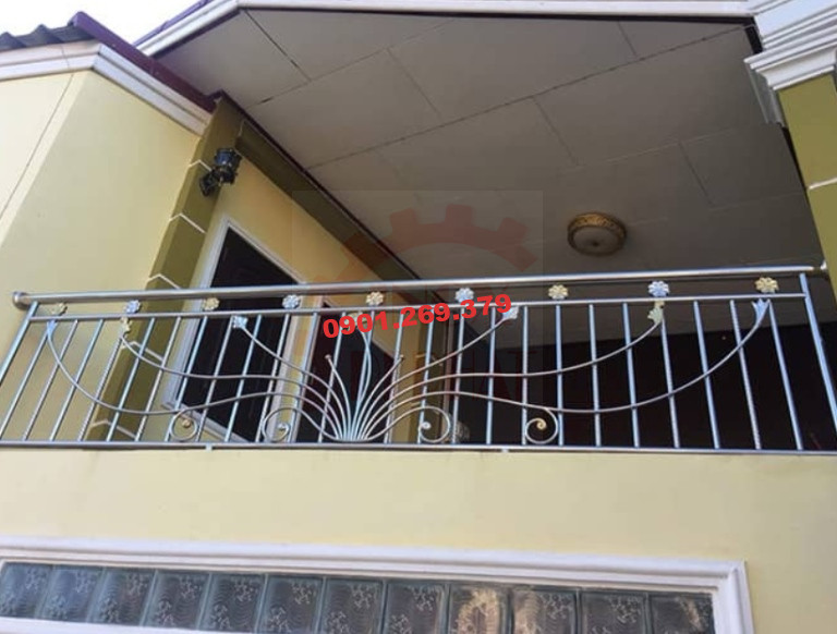 lan can inox hoa văn cho biệt thự