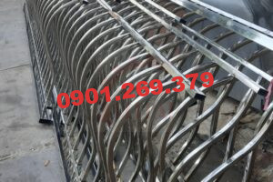 lan can inox uốn bụng bầu