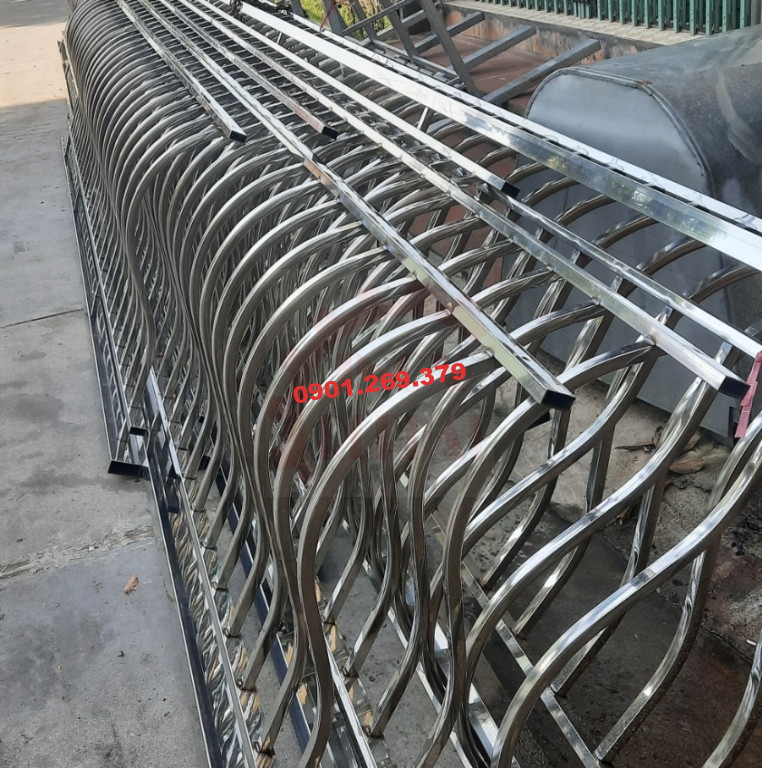 lan can inox uốn bụng bầu