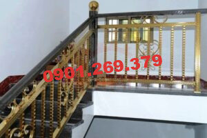 cầu thang inox hoa văn mạ vàng