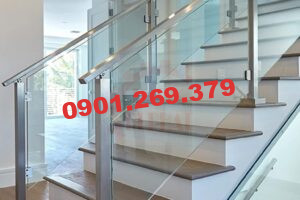 cầu thang inox kết hợp kính cường lực