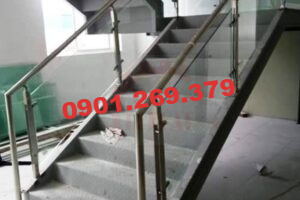 cầu thang inox kính cường lực