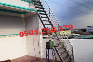 cầu thang inox lên sân thượng