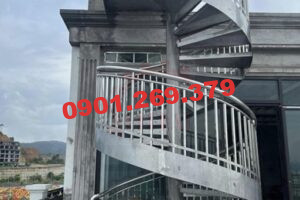 cầu thang inox xoắn lên sân thượng