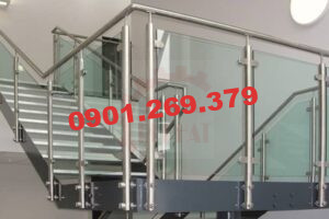 cầu thang kính cường lực tay vịn inox