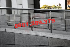 lan can inox đường dốc