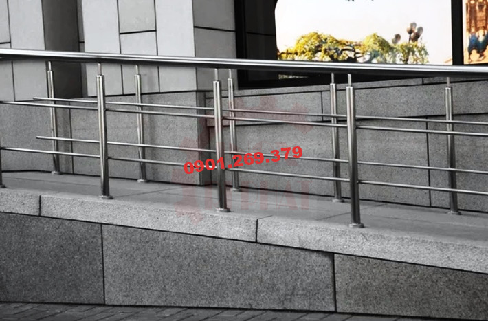 lan can inox đường dốc