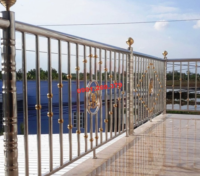 lan can inox hoa văn trên sân thượng