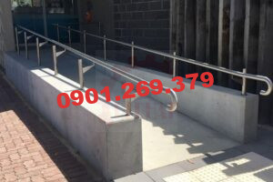 lan can inox ram dốc