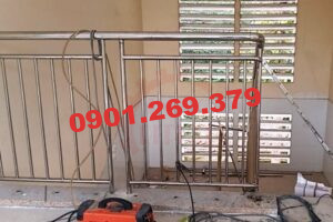 lan can inox trường học