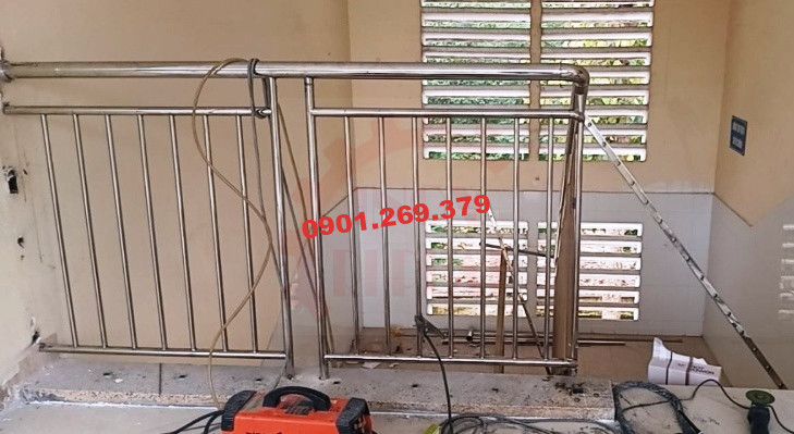 lan can inox trường học lan can inox trường học