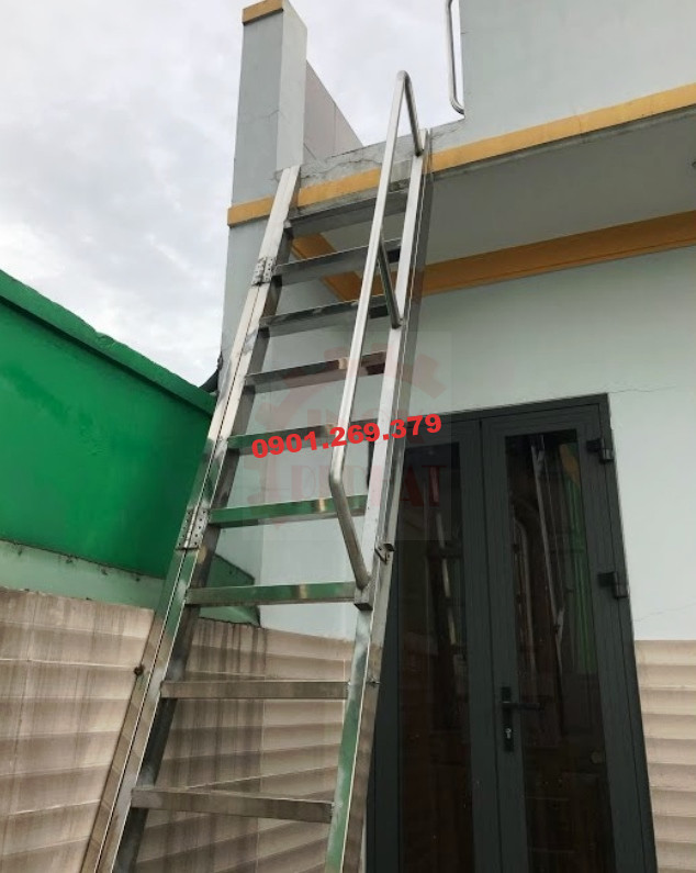 lắp cầu thang inox lên sân thượng