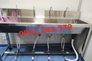 máng rửa tay inox 4 vòi có đạp chân