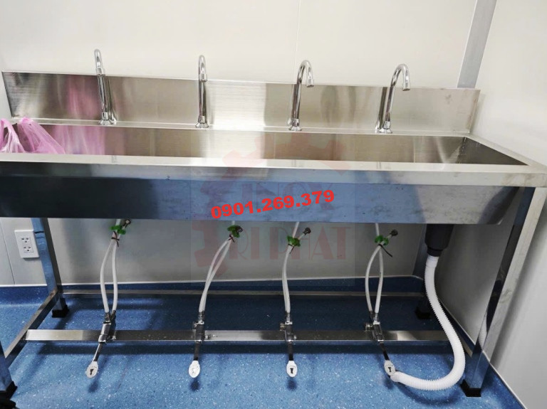 máng rửa tay inox 4 vòi có đạp chân máng rửa tay inox 4 vòi có đạp chân