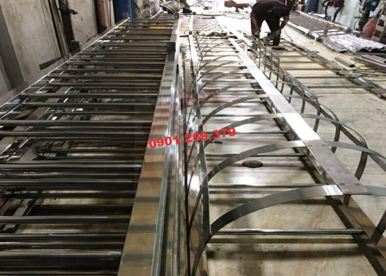 sản xuất cầu thang inox thoát hiểm sản xuất cầu thang inox thoát hiểm