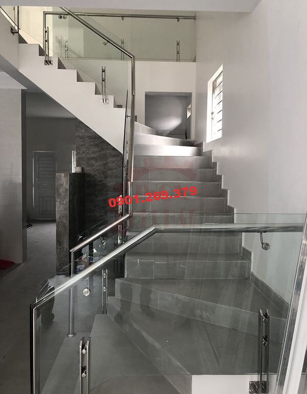 mẫu tay vịn cầu thang inox tròn bán chạy