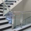 tay vịn cầu thang inox tròn cho cầu thang kính