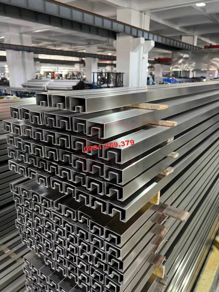 tay vịn cầu thang inox vuông số lượng lớn